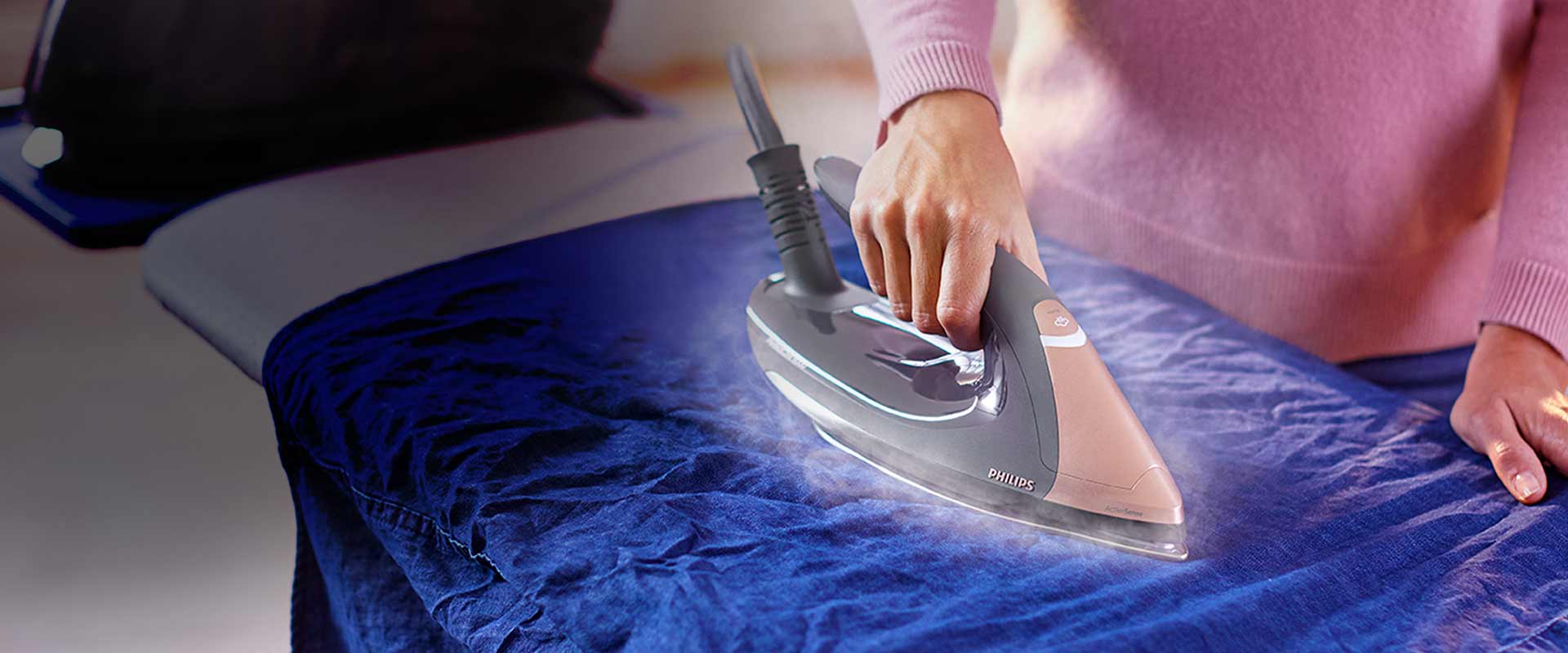 Philips Łatwe usuwanie trudnych zagnieceń.Wyrzut pary do 750 g
