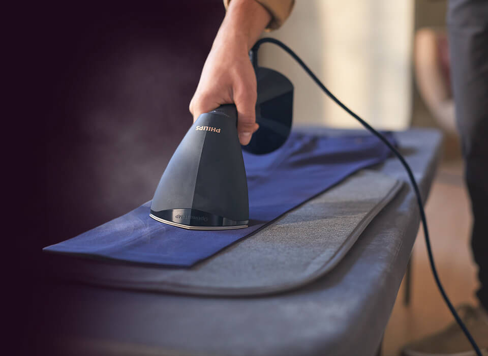 Prasowanie spodni parownicą Philips 