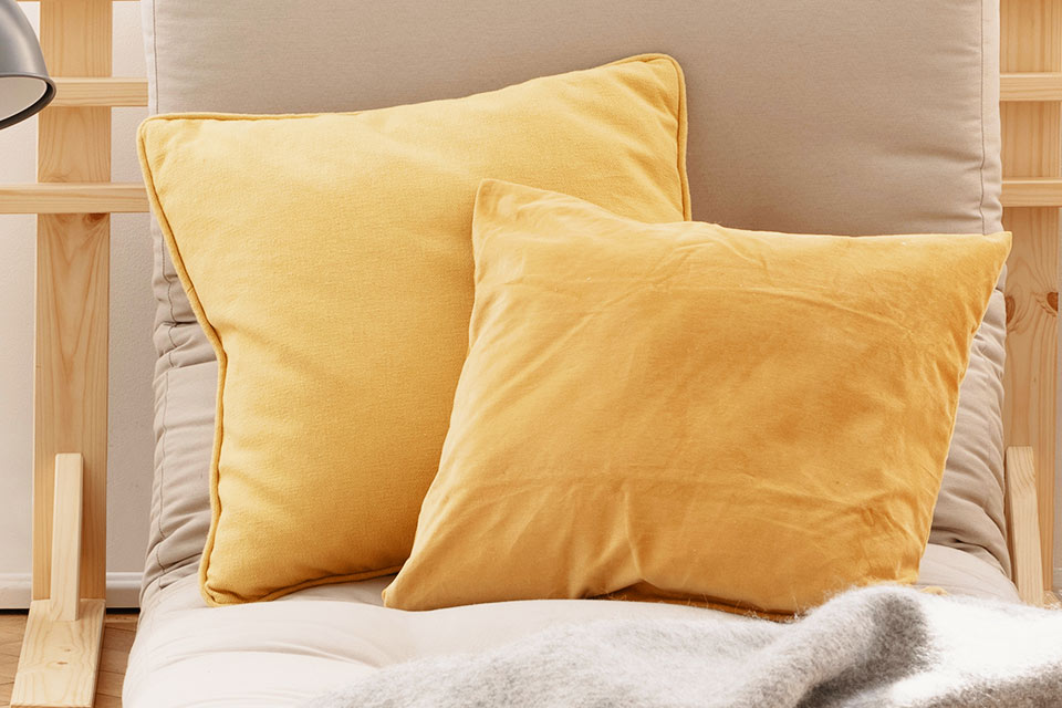 Odświeża meble tapicerowane i poduszki Odświeża meble tapicerowane i poduszki